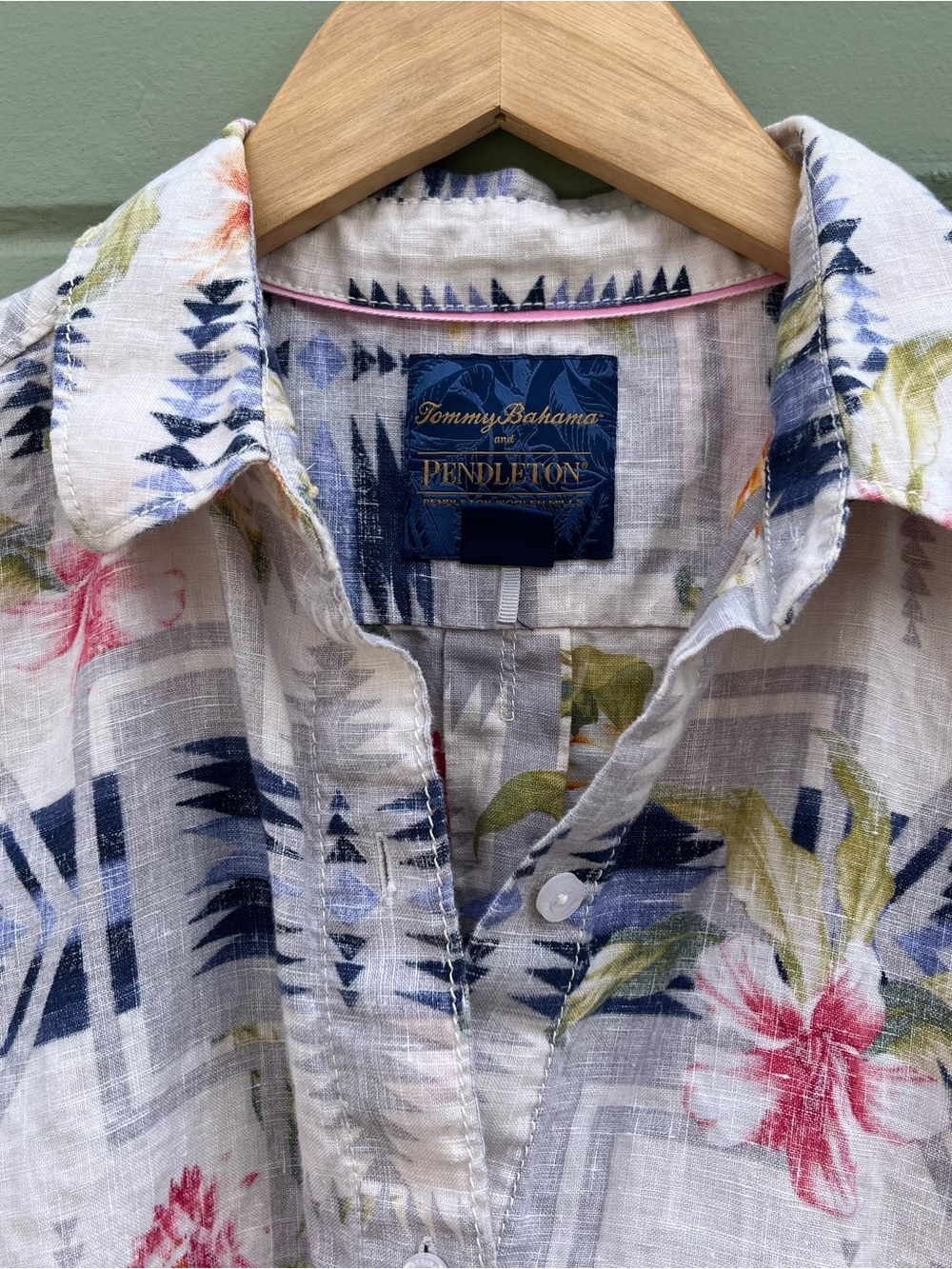 Pendelton S Tommy Bahama 100% Linen button up shirt